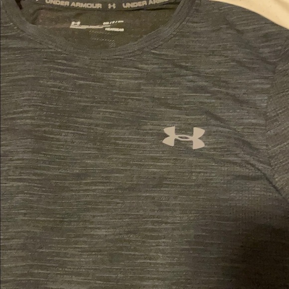 🐝 🆕  NWT Under Armour heat gear top - Picture 2 of 7